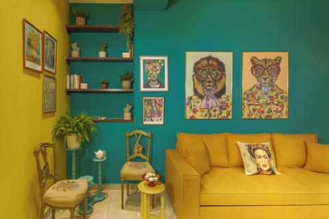 Design Apartment | Living room | 40-inch Smart TV with cable channels
