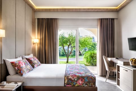 Deluxe Double Room | Minibar, in-room safe, soundproofing, free WiFi