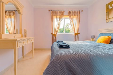 Oasis Parque AT17 2 Bed Apt. aster Bedroom 2