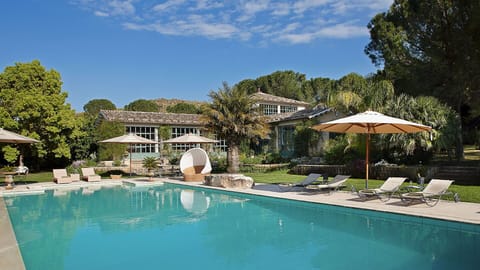 Activities, Amenities, Balcony / Terrace / Patio, Building Exterior, Facilities, Garden, Main Entrance, People, Pool, Spring, Summer, Wellness