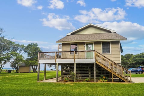 Exterior,Back Elevation,