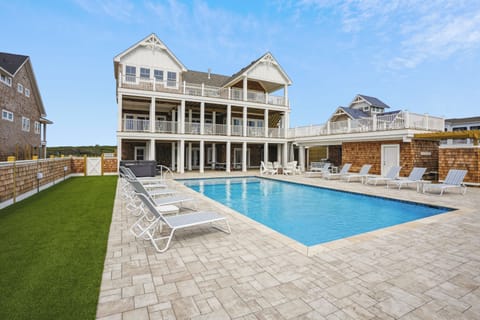 Exterior,Back Elevation,