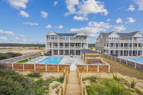 Exterior,Back Elevation,