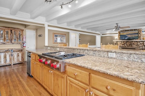 Well-equipped kitchen layout designed for comfort, flow, & effortless hosting.