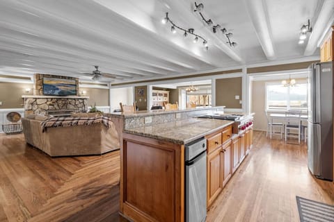 Large kitchen island w/ granite counters, great for casual bites or gathering while cooking.