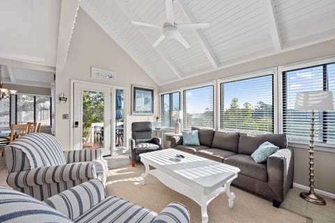 A great 2 bedroom plus loft and two bath Treeloft Cottage