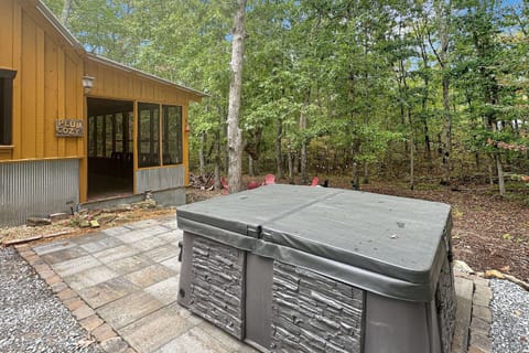 Enjoy an additional hot tub at Plum Cozy