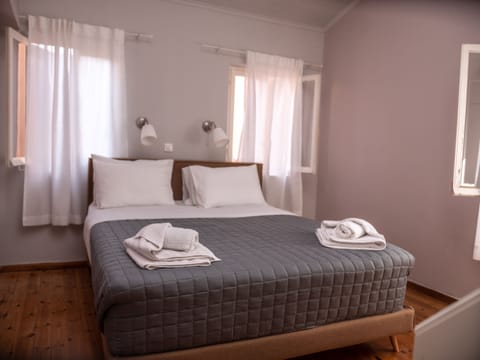 Apartment | 1 bedroom, laptop workspace, blackout drapes, iron/ironing board