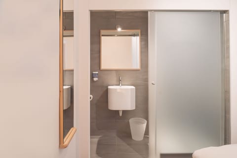 Classic Double Room | Bathroom | Shower, towels, soap, shampoo