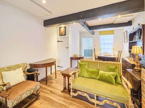 St Radigunds House, Canterbury - Host & Stay