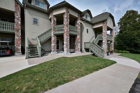 Condo, 2 Bedrooms | Exterior