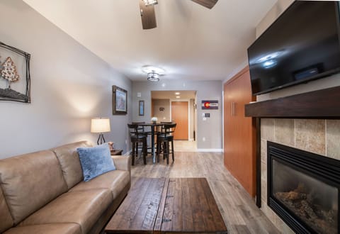 Condo, 1 Bedroom | Living area