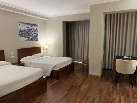 Standard Quadruple Room | Desk, soundproofing, free WiFi