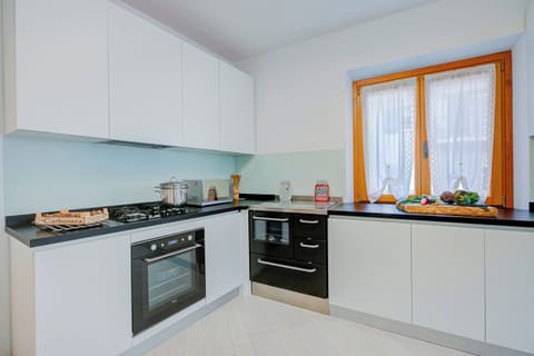 Family Apartment, Multiple Bedrooms, Mountainside (Casa dei Nonni) | Private kitchen | Fridge, microwave, oven, stovetop