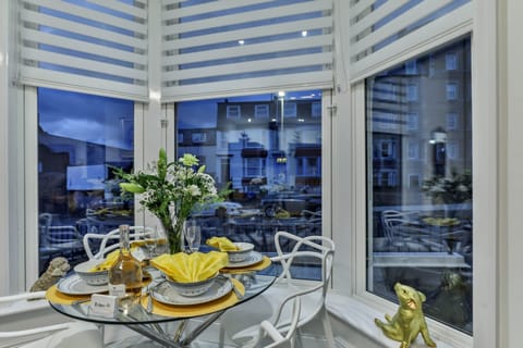 Apartment | Dining