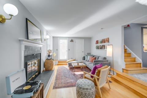 Alexandria Vacation Rental | 2BR | 1.5BA | 1,300 Sq Ft | Stairs Required