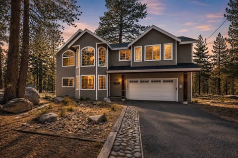 The home backs up to National Forest Land, and the Upper Truckee River is a short walk out the back door. Easy access to HWY 50, avoiding Pioneer Trl. Holiday Market: 1.5mi Pope Beach: 8.5 miles Baldwin Beach: 10 mi Heavenly Village: 10 miles