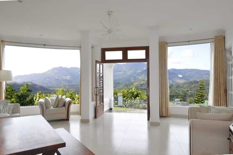 Deluxe Double Room | Living area