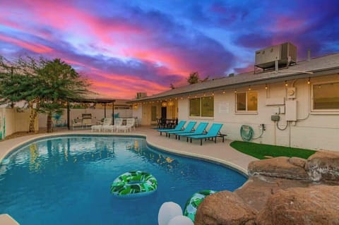 Your own private back yard oasis