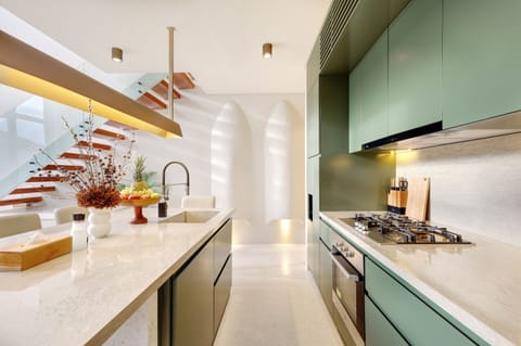 Executive Townhome, 2 Bedrooms | Private kitchen | Fridge, microwave, cookware/dishes/utensils