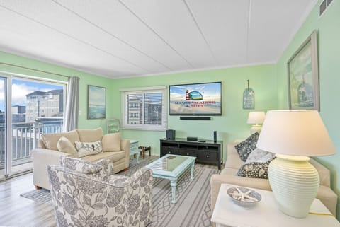 Welcome to Salty Sands 208!