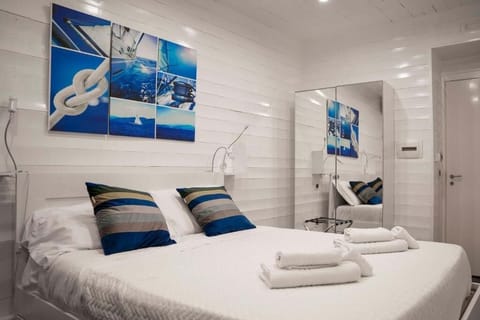 Economy Double Room | In-room safe, desk, laptop workspace, iron/ironing board
