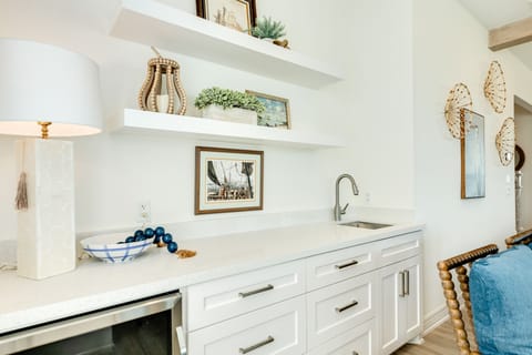 Wet bar area off the living room