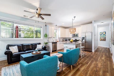 THE TRUE NORTH presents… 🌆 The Heart of TC ❤️ ➠ 115 
Modern comfort meets walkable convenience in the vibrant core of Traverse City.