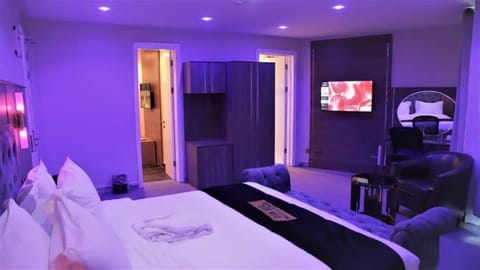 Premium Room | 1 bedroom, in-room safe, free WiFi