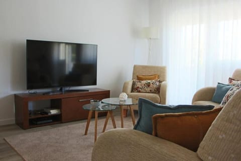 Sala de estar com TV 