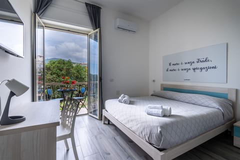 Double Room | In-room safe, desk, free WiFi