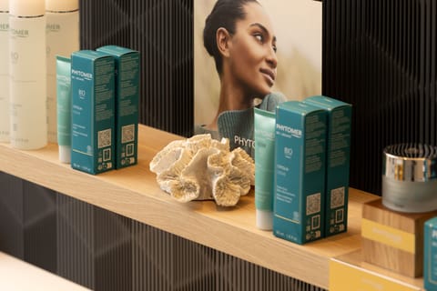 Couples treatment rooms, sauna, steam room, massages