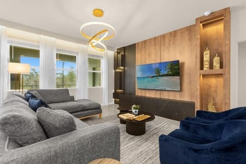 7700 Oakmoss Loop 2.jpg