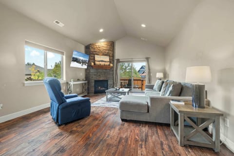 House, Multiple Beds, Fireplace, Garden View (The Haley House) | Living area | 42-inch flat-screen TV with digital channels, fireplace