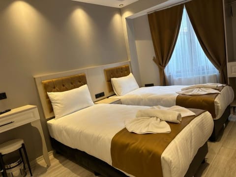 Standard Twin Room | Minibar, in-room safe, soundproofing, free WiFi