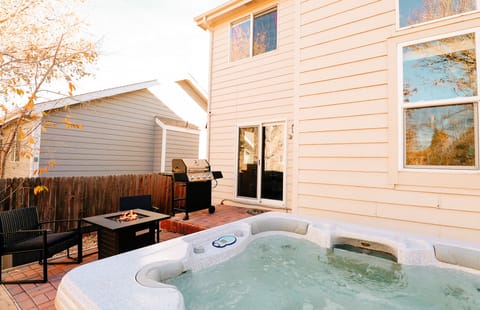 Treat yourself to a peaceful soak, and let go of stress as you revel in pure relaxation. 🌟💆‍♂️