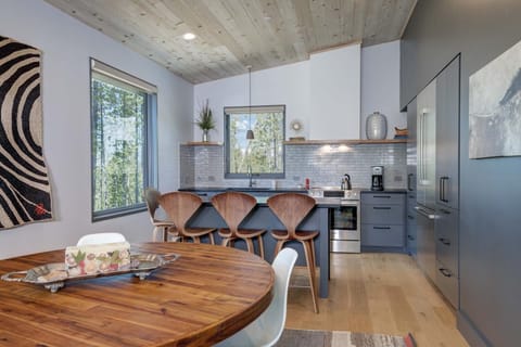 House, 3 Bedrooms | Private kitchen | Coffee/tea maker