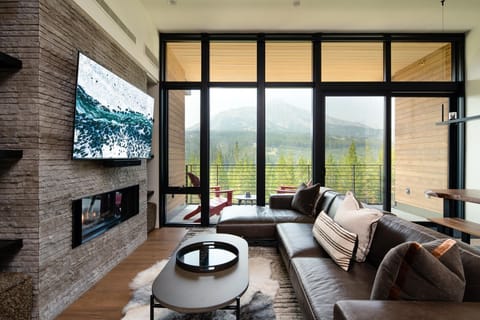 Condo, 2 Bedrooms | Living area | Streaming services