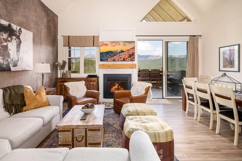 Condo, 3 Bedrooms | Living area