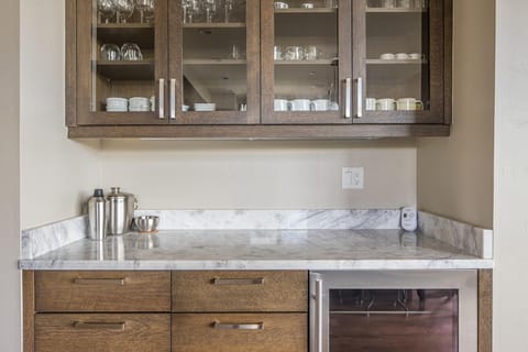 House, 6 Bedrooms | Private kitchen | Coffee/tea maker