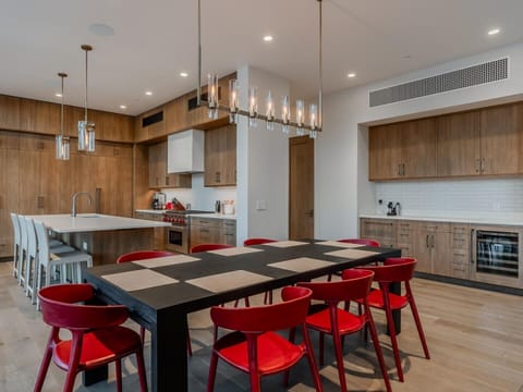 House, 4 Bedrooms | Private kitchen | Oven, coffee/tea maker