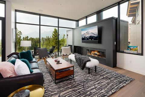 Townhome, 5 Bedrooms | Living area
