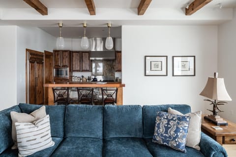 Condo, 3 Bedrooms | Living area