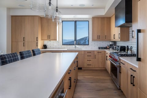 House, 6 Bedrooms | Private kitchen | Coffee/tea maker