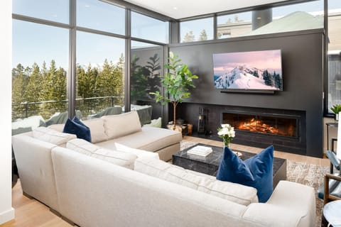 Townhome, 5 Bedrooms | Living area