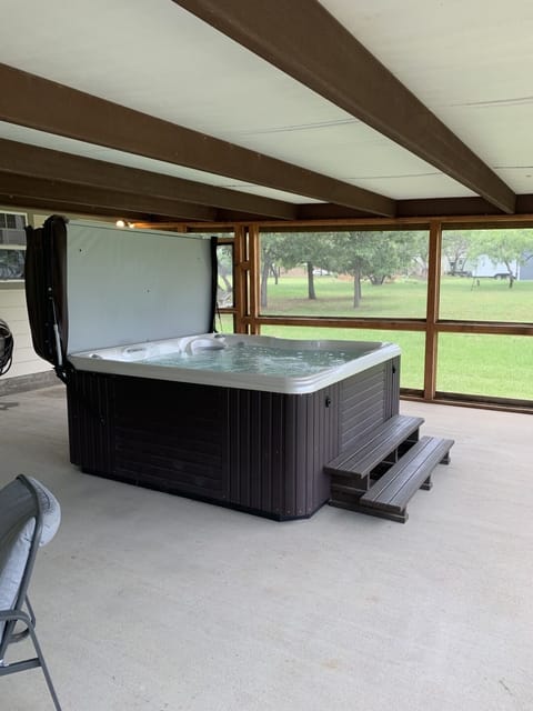 Indoor spa tub