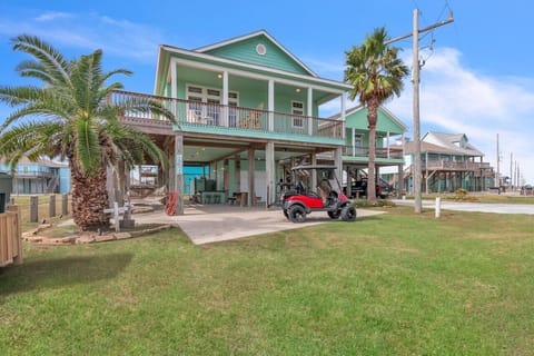 Welcome to your retreat! Our charming home, A`bout Time, beckons with optional golf cart rental – the key to exploring your getaway in style.