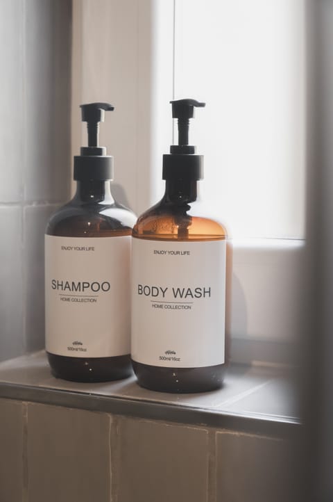 Economy Double or Twin Room | Bathroom | Shower, rainfall showerhead, free toiletries, hair dryer