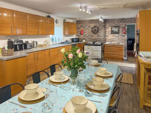 Kitchen | Muirston Farmhouse - Farmhouse Holidays, Cumnock