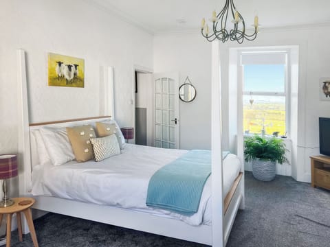 Bedroom 1 | Muirston Farmhouse - Farmhouse Holidays, Cumnock